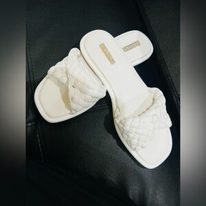 Woman's Sandals FLEX ALDO Chicago NEW IN SIZE 8 SUPER SOFT TO WALK